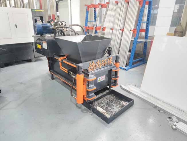 Forward Out Used Metal Compress Baler