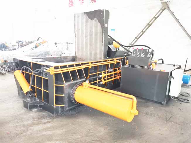 Old Scrap Metal Pressing Baler Machine