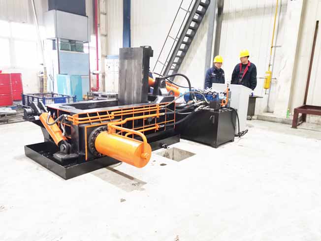 Old Scrap Metal Pressing Baler Machine