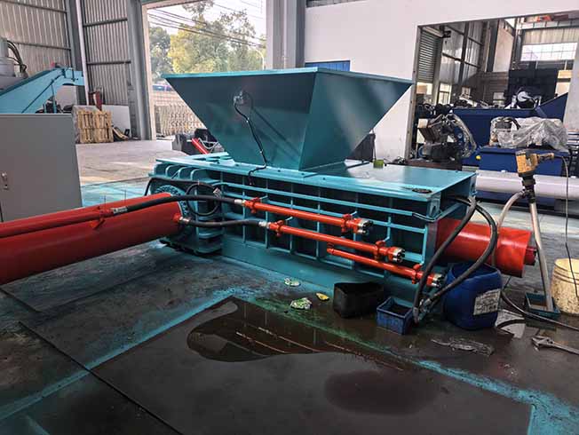 UAE Aluminum Cans Compactor