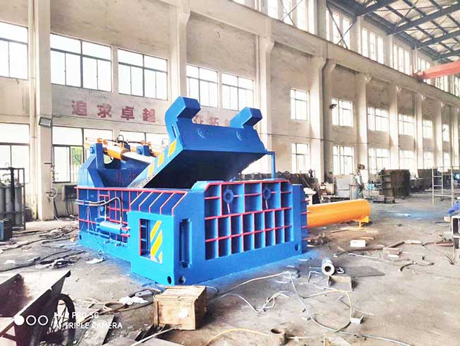 Side Push-Out Metal Scrap Baler