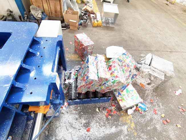 Compacting Aluminum Cans Baler