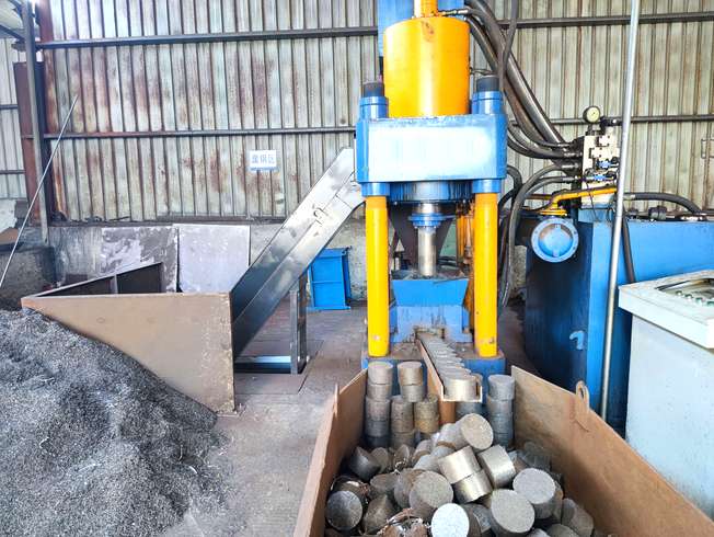 Vertical Briquetting Machine