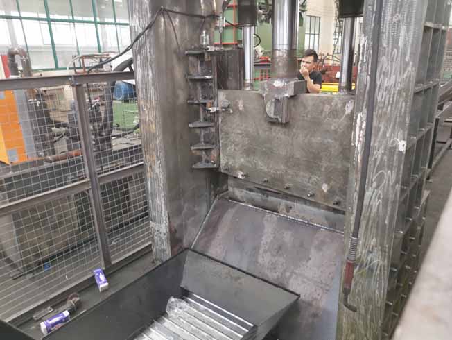 Waste Scrap Car Cutting Machine