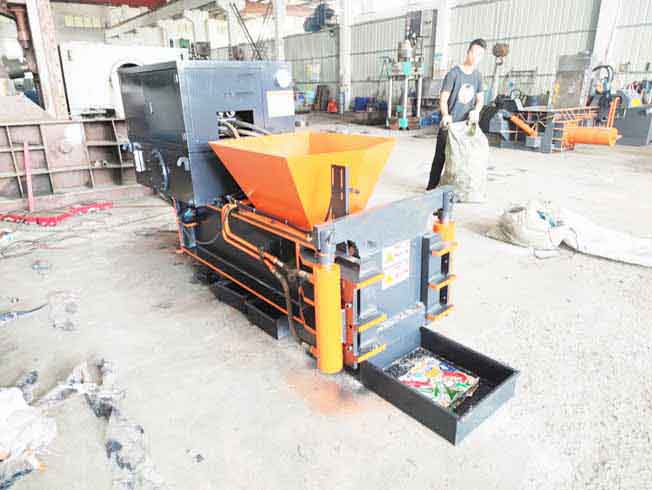 Compacting Scrap Metal Baler machine