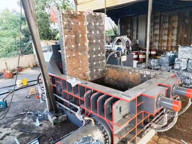 Heavy Scrap metal Baling Machine